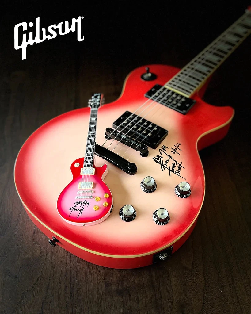 Axe Heaven Twisted Sister Collectible 2022 Jay Jay French Signed Real Gibson Les Paul Pinkburst 1:4 Scale Mini Guitar Model 8 Axe Heaven Twisted Sister Collectible 2022 Jay Jay French Signed Real Gibson Les Paul Pinkburst 1:4 Scale Mini Guitar Model