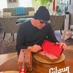 Axe Heaven Twisted Sister Collectible 2022 Jay Jay French Signed Real Gibson Les Paul Pinkburst 1:4 Scale Mini Guitar Model 10 Axe Heaven Twisted Sister Collectible 2022 Jay Jay French Signed Real Gibson Les Paul Pinkburst 1:4 Scale Mini Guitar Model